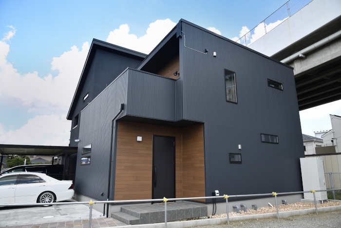 規格住宅コルホ－黒をベースにデザインした外観