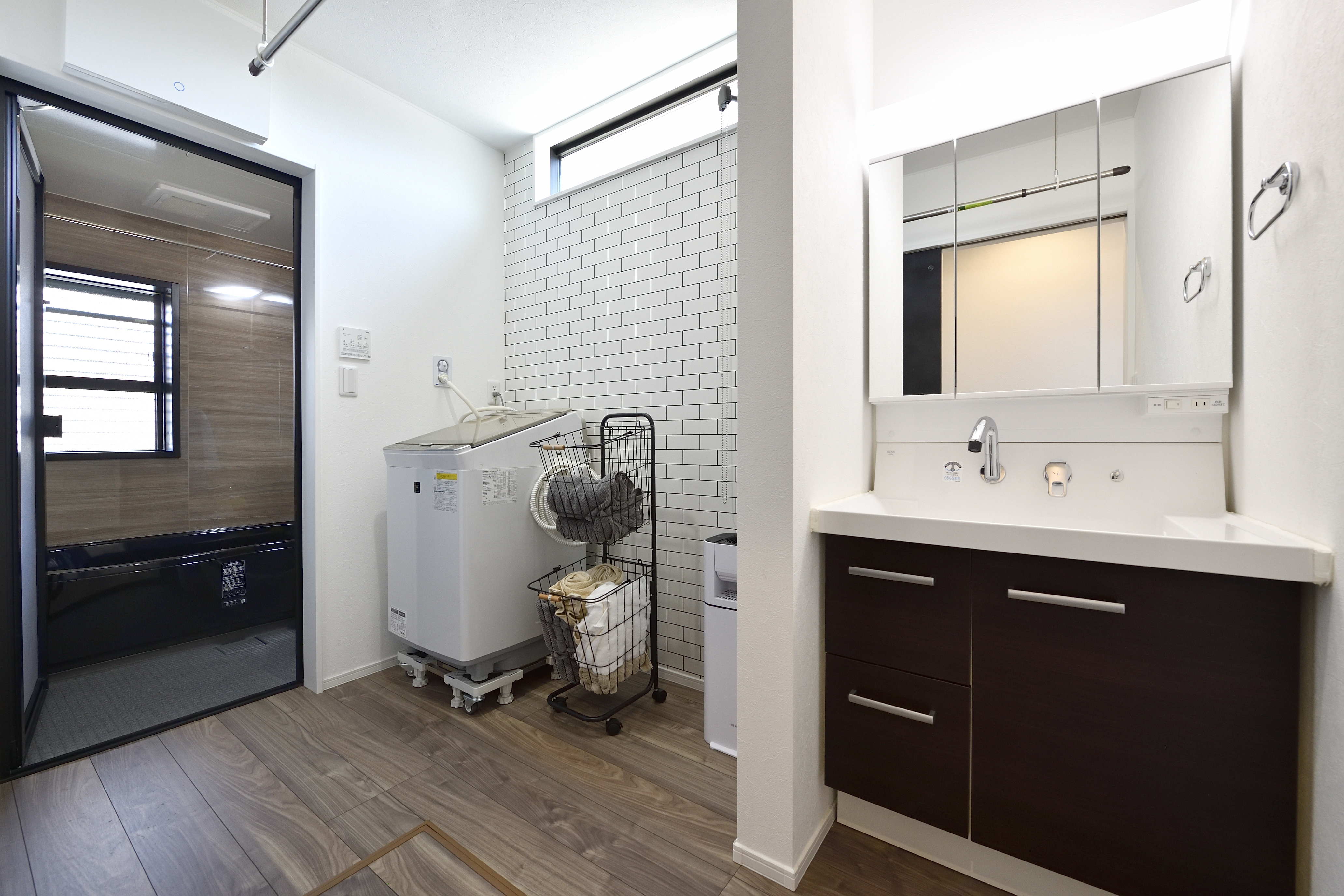 規格住宅コルホ－脱衣所を兼ねた洗面室