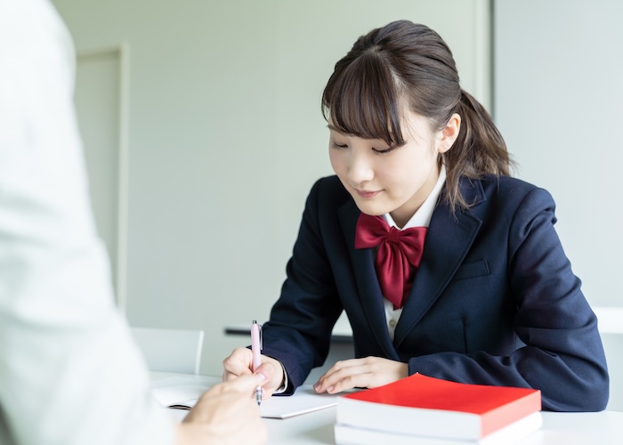 親にしてもらってよかったことアンケート 4位は「塾や家庭教師、私立学校受験など教育にお金をかけてくれた」