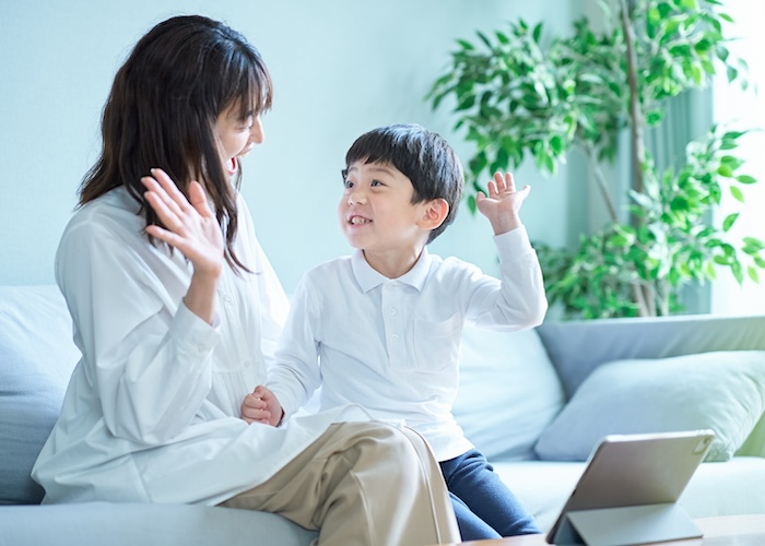 親にしてもらってよかったことアンケート 10位は「たくさん褒めてくれた」