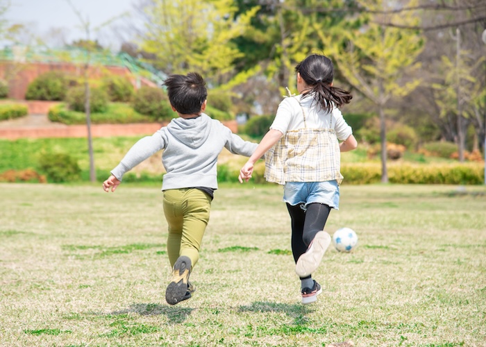 子どもの服装にも要注意! 子どもが公園で遊ぶときの注意点と親ができる防犯対策