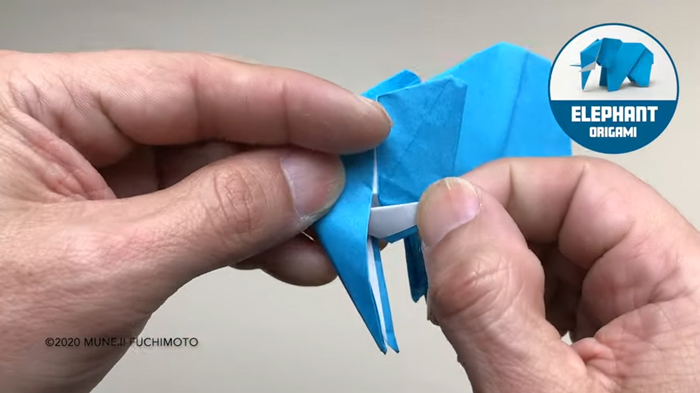 立体的でかわいい動物の創作折り紙【ゾウ】ポイント④牙の折り方