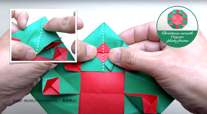 立体折り紙【クリスマスリースのフォトフレーム】飾りの位置を調整する