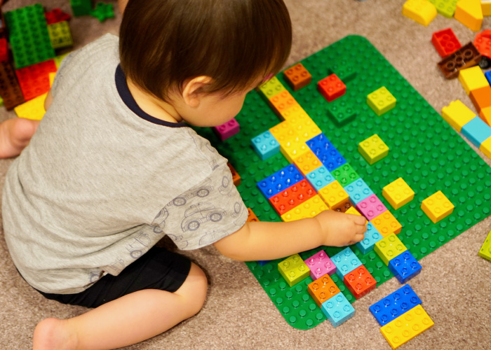 【0歳児～2歳児】男の子にオススメなおもちゃ1位は「乗用玩具」と「積み木・ブロック」