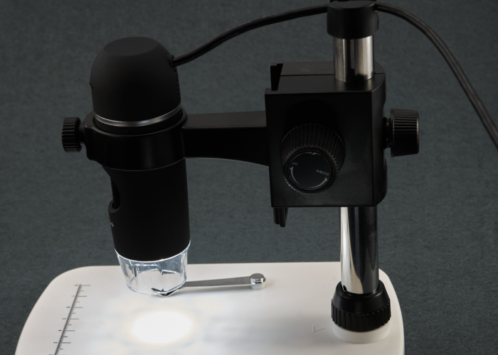 【小学生向け】夏休みの自由研究テーマ　デジタル顕微鏡はスタンド付きのものがオススメ