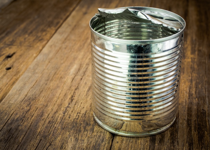 炭をつくる容器は鉄（ブリキ）やスチール、アルミの缶を使用